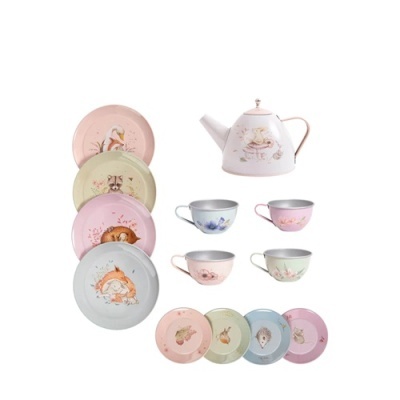 Conjunto de chá em porcelana com pratos, chávenas e bule decorados com animais e flores em cores pastel