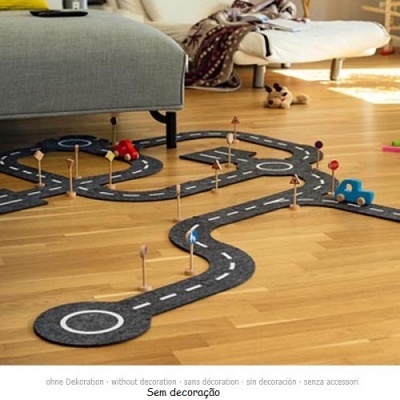 Estrada em Feltro com 2 Automóveis