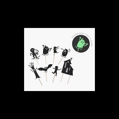 Silhuetas pretas de Halloween em palitos de madeira