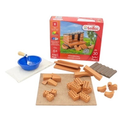 Kit de construção galinheiro com tijolos e utensílios de construção