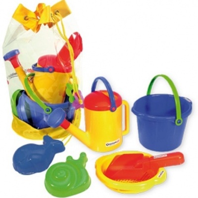 Conjunto colorido de brinquedos de jardim em plástico com regador, balde, pá e formas de animais