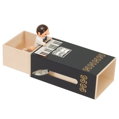 Caixa de Música Rapaz no Piano