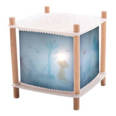 Luminária infantil cubo com estrutura de madeira e painéis azuis translúcidos com ilustrações