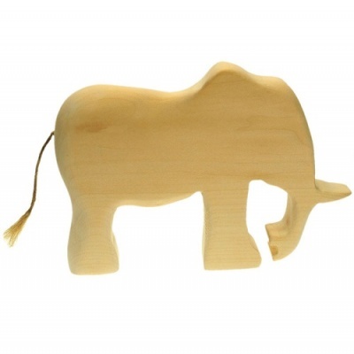 Escultura de elefante em madeira clara com rabo de corda