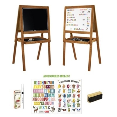 Cavalete duplo em madeira com quadro negro e branco, letras e números coloridos, figuras animais, apagador