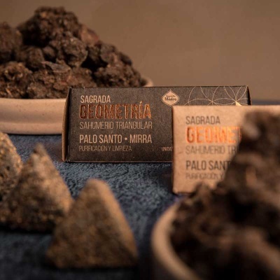 Triangular Geometria Sagrada Madre - Palo Santo & Mirra