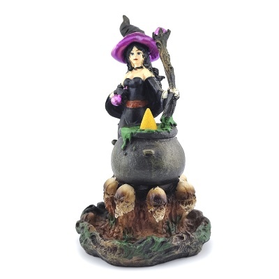 Estatueta de bruxa com chapéu roxo e caldeirão