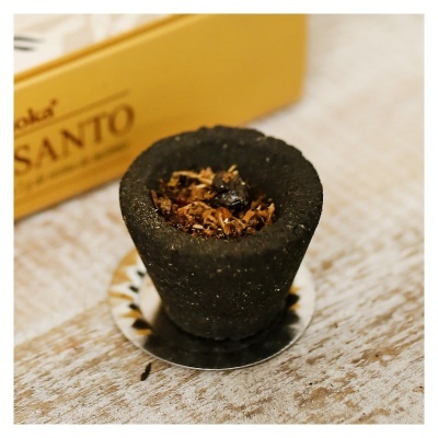 Pau Santo - Copos de Incenso Sambrani Goloka