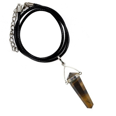 Colar com pendente em pedra castanha lapidada e cordão preto