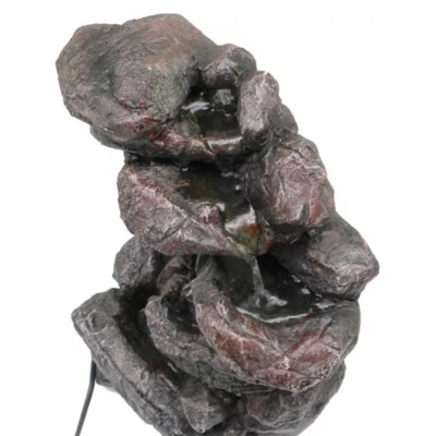 Fonte decorativa de mesa em pedra artificial castanha com várias taças empilhadas