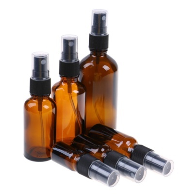 Frascos de spray de vidro âmbar com tampas transparentes e sprays pretos