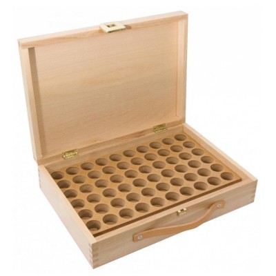 Caixa de madeira clara com compartimentos circulares e tampa aberta