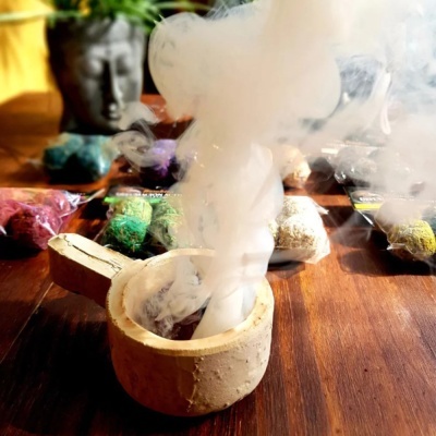 Bombitas Defumação Ativada Estoraque e Cânfora - Sagrada Madre