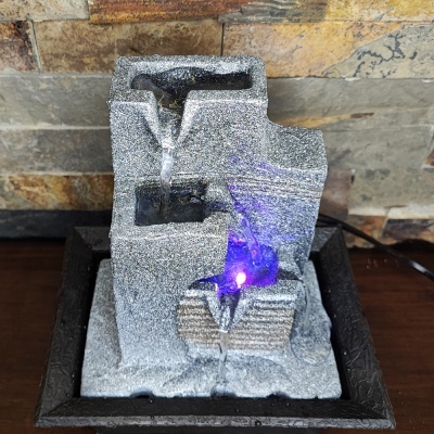 Fonte de água decorativa cinza com luz LED azul e roxa