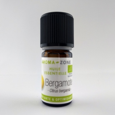 Frasco de óleo essencial de bergamota da marca AROMA-ZONE.