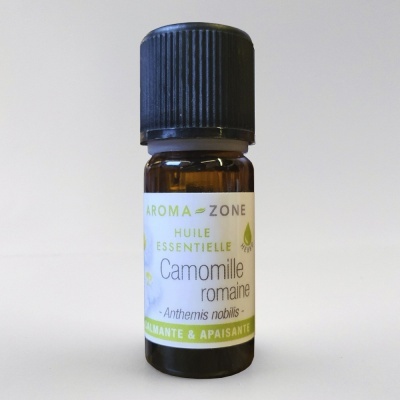 Frasco pequeno de óleo essencial de camomila romana da AROMA ZONE com rótulo branco