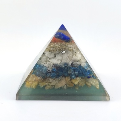 Pirâmide Orgonite Pavão Real