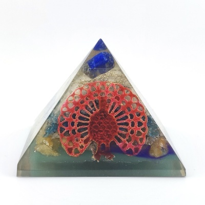 Pirâmide Orgonite Pavão Real
