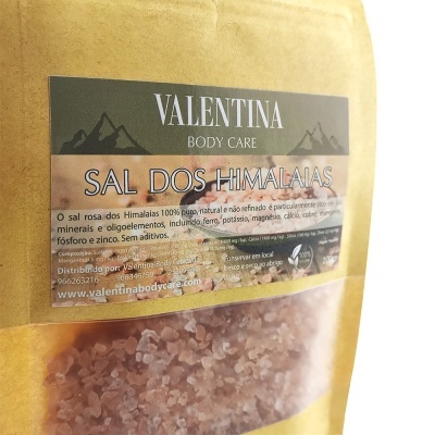 Pacote de sal dos Himalaias rosa com rótulo VALENTINA BODY CARE