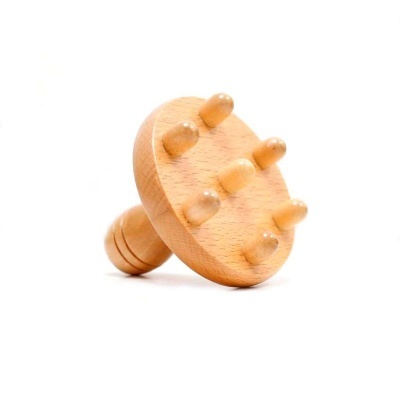 Massajador manual de madeira com pinos arredondados