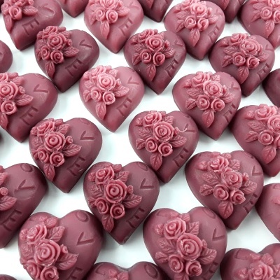 Coração com rosas LOVE em sabonete