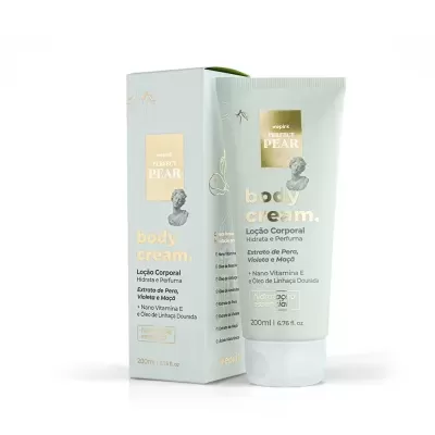 Loção corporal Wepink Perfect Pear body cream com embalagem e tubo claros e texto dourado