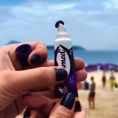 Carmed&#x20;A&#x00E7;a&#x00ED;&#x20;Efeito&#x20;Gloss&#x20;Oakberry&#x20;Org&#x00E2;nico