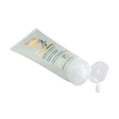 Loção corporal body cream em bisnaga cinza claro com tampa branca e creme a sair da tampa