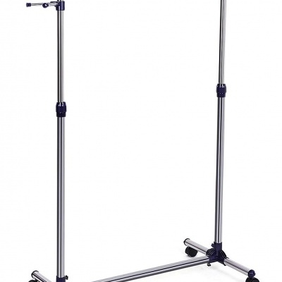 Cabide&#x20;Extens&#x00ED;vel&#x20;com&#x20;Rodas&#x20;de&#x20;Metal