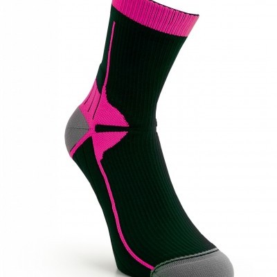 Meia desportiva preta com detalhes cor-de-rosa e cinza