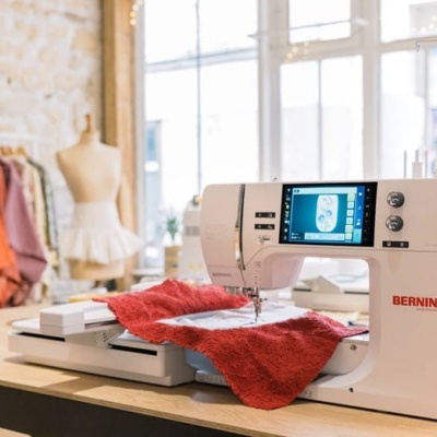 Máquina de Bordar BERNINA 700 Pro