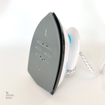 Mini Ferro de Engomar com vapor