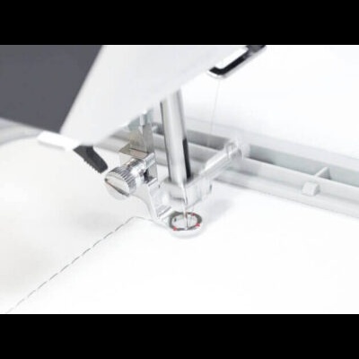 Máquina de costura e bordar BERNETTE B79 Máquina de costura e bordar BERNETTE B79