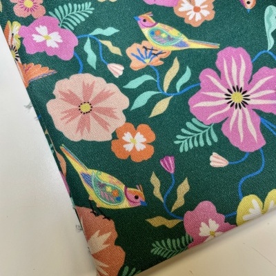 Retalho 70 cm x 110 cm- Tecido de Algodão - Songbird - Pássaros e flores fundo verde