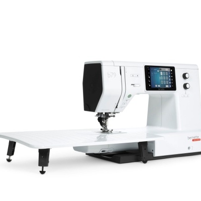 Máquina de costura e bordar BERNETTE B79