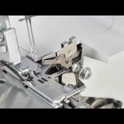 Máquina Corte e Cose bernette b44