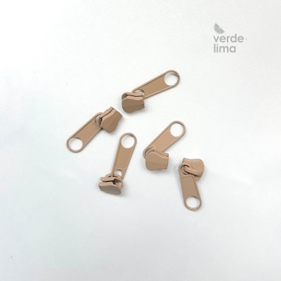 Cursores de fecho zipper malha 5 injectada