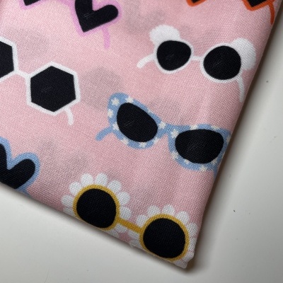 Retalho 33cm x 110cm - Tecido de Algodão - Weekend away sunglasses