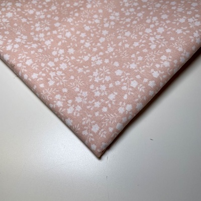 Retalho 44cm x 150cm- Tecido de Algodão - Floral com flores brancas