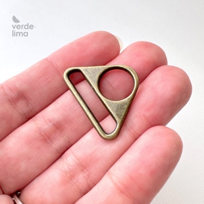 Passador triangular de 25mm