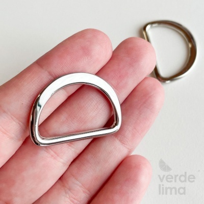 Argola meia lua premium de 25mm
