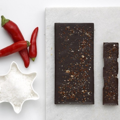 Pedaços de Cacau Chocolate Negro Malagueta e Flor de Sal Fabrico Artesanal