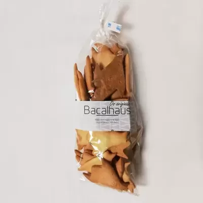 Pacote transparente com biscoitos castanhos 