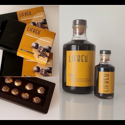 Produtos LIFRÉU com embalagens amarelas e pretas, chocolates e frascos de vidro com líquido escuro.