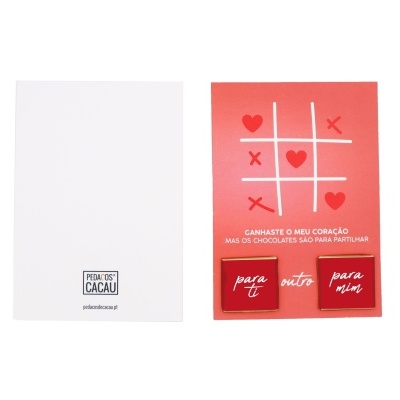 Pedaços de Cacau Postal com uma Napolitana 