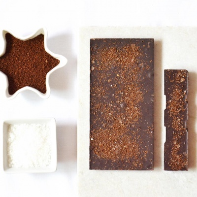 Pedaços de Cacau Chocolate Negro Café e Flor de Sal Fabrico Artesanal