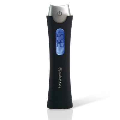 Abridor elétrico de garrafas de vinho preto e prateado com visor azul