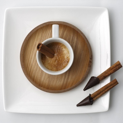 Pedaços de Cacau Paus de Canela com Chocolate para Mexer o Café Fabrico Artesanal