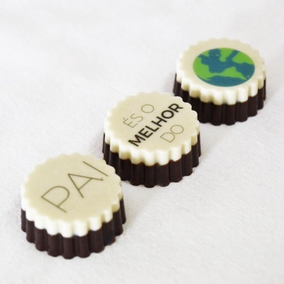 Pedaços de Cacau Caixa 9 Bombons "PAI ÉS O MELHOR DO MUNDO" de Chocolate Negro com Recheio Fabrico Artesanal