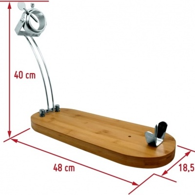 Prancha de corte em madeira com suportes metálicos ajustáveis e medidas em vermelho